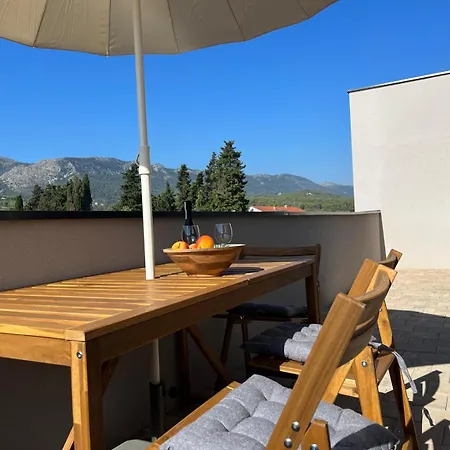 Jelsa Park Apartment